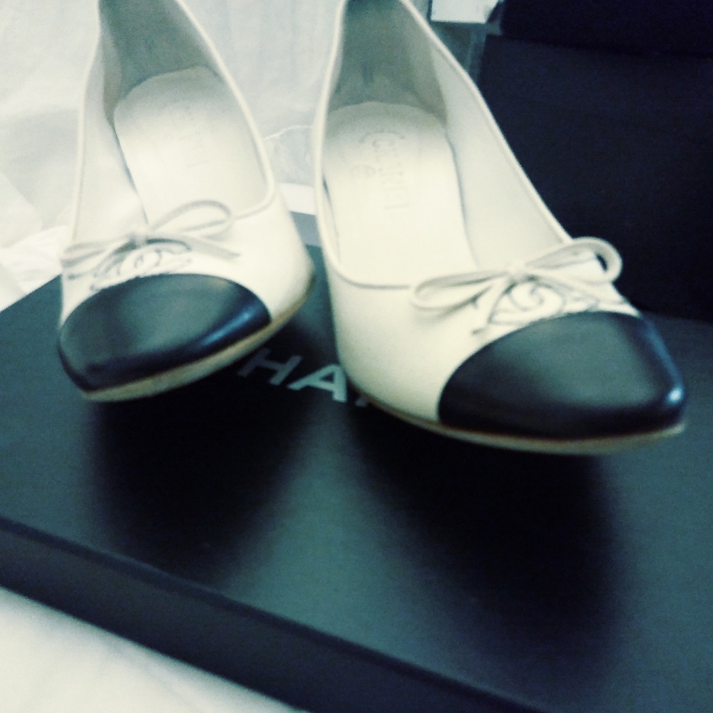 Chanel shoes - Picture 3 of 4